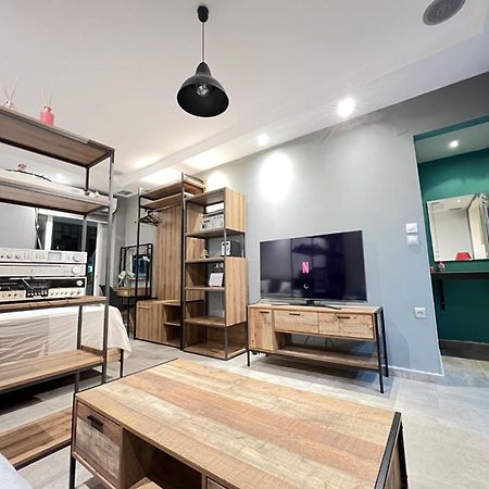 Modern Apartment In The Heart Of The City アレクサンドルポリス エクステリア 写真