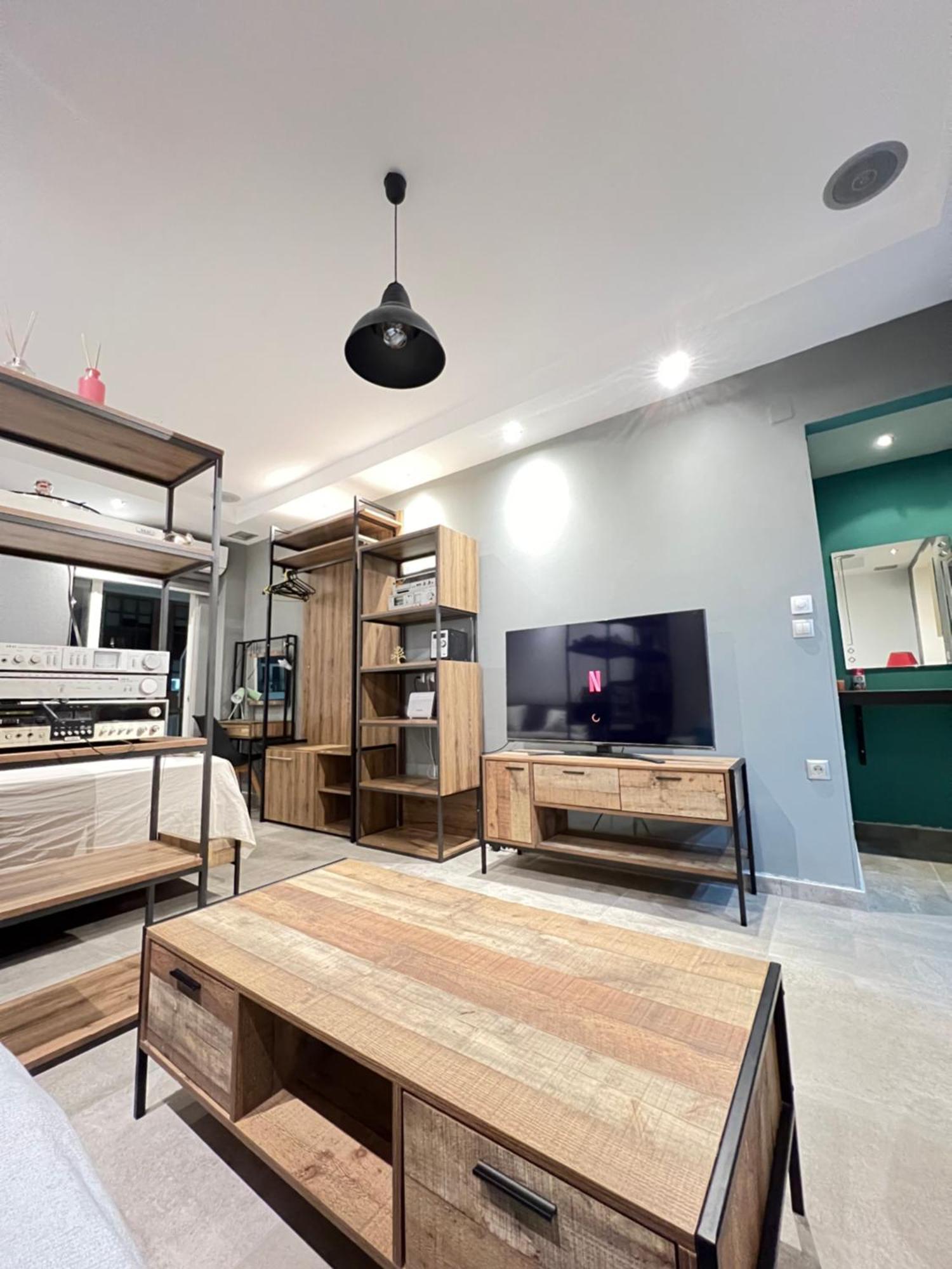 Modern Apartment In The Heart Of The City アレクサンドルポリス エクステリア 写真