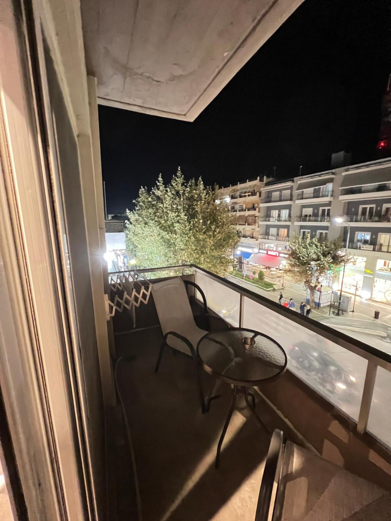 Modern Apartment In The Heart Of The City アレクサンドルポリス エクステリア 写真