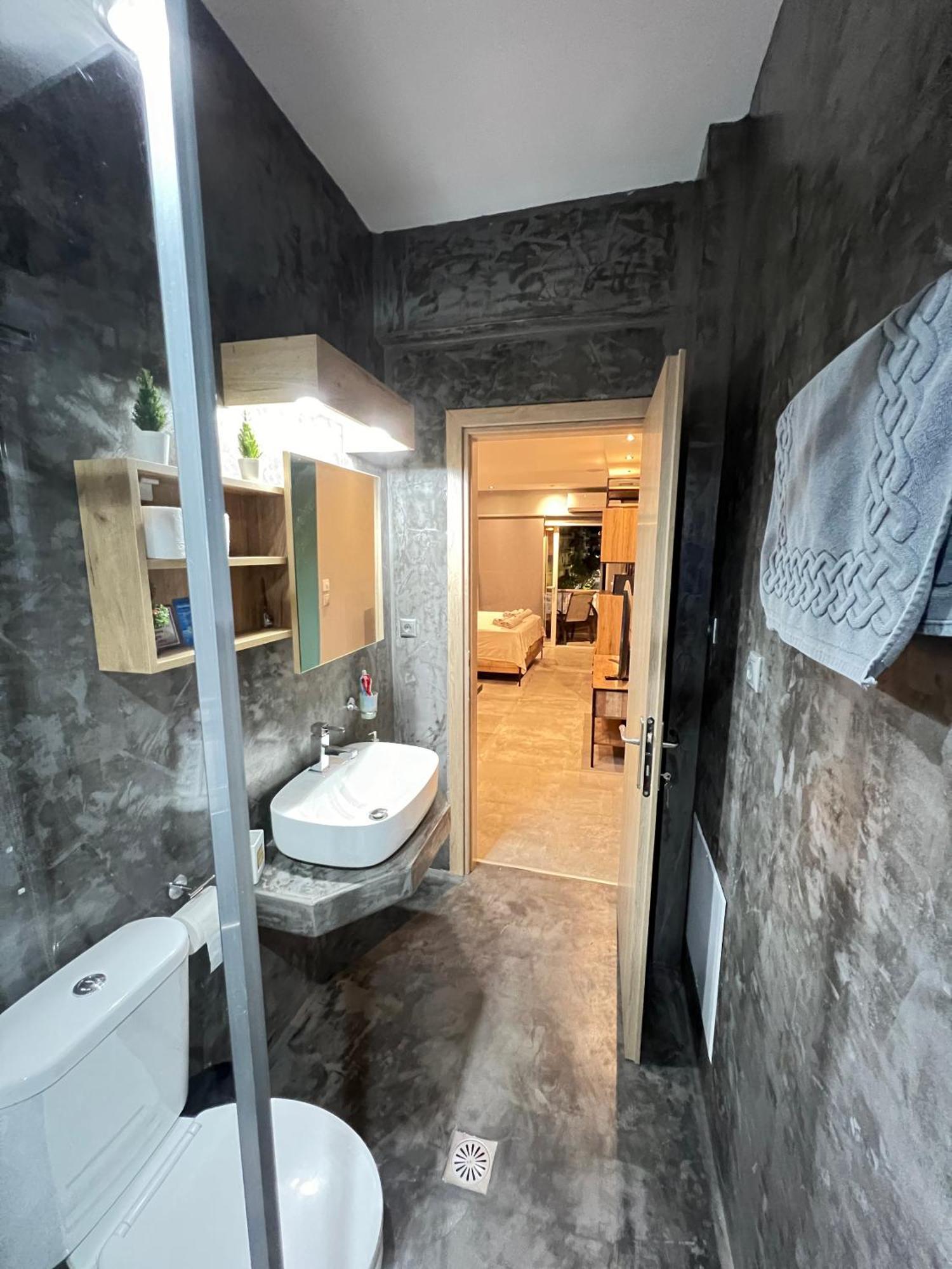 Modern Apartment In The Heart Of The City アレクサンドルポリス エクステリア 写真
