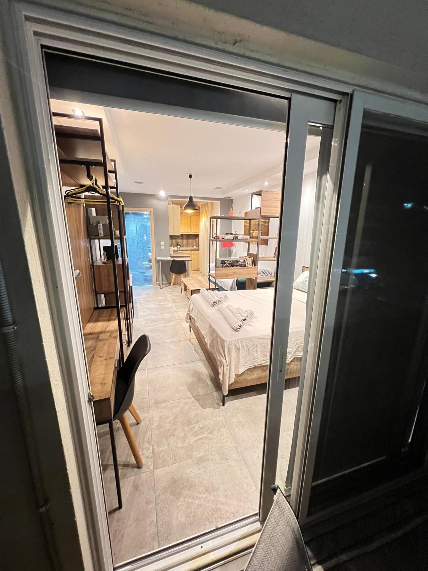 Modern Apartment In The Heart Of The City アレクサンドルポリス エクステリア 写真