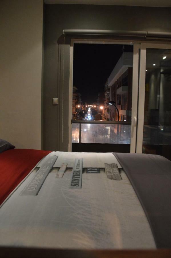 Modern Apartment In The Heart Of The City アレクサンドルポリス エクステリア 写真